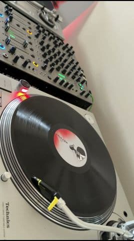Essentiels - La Musique (Latex) A1 | Müller Records #techno #electro #vinylonly